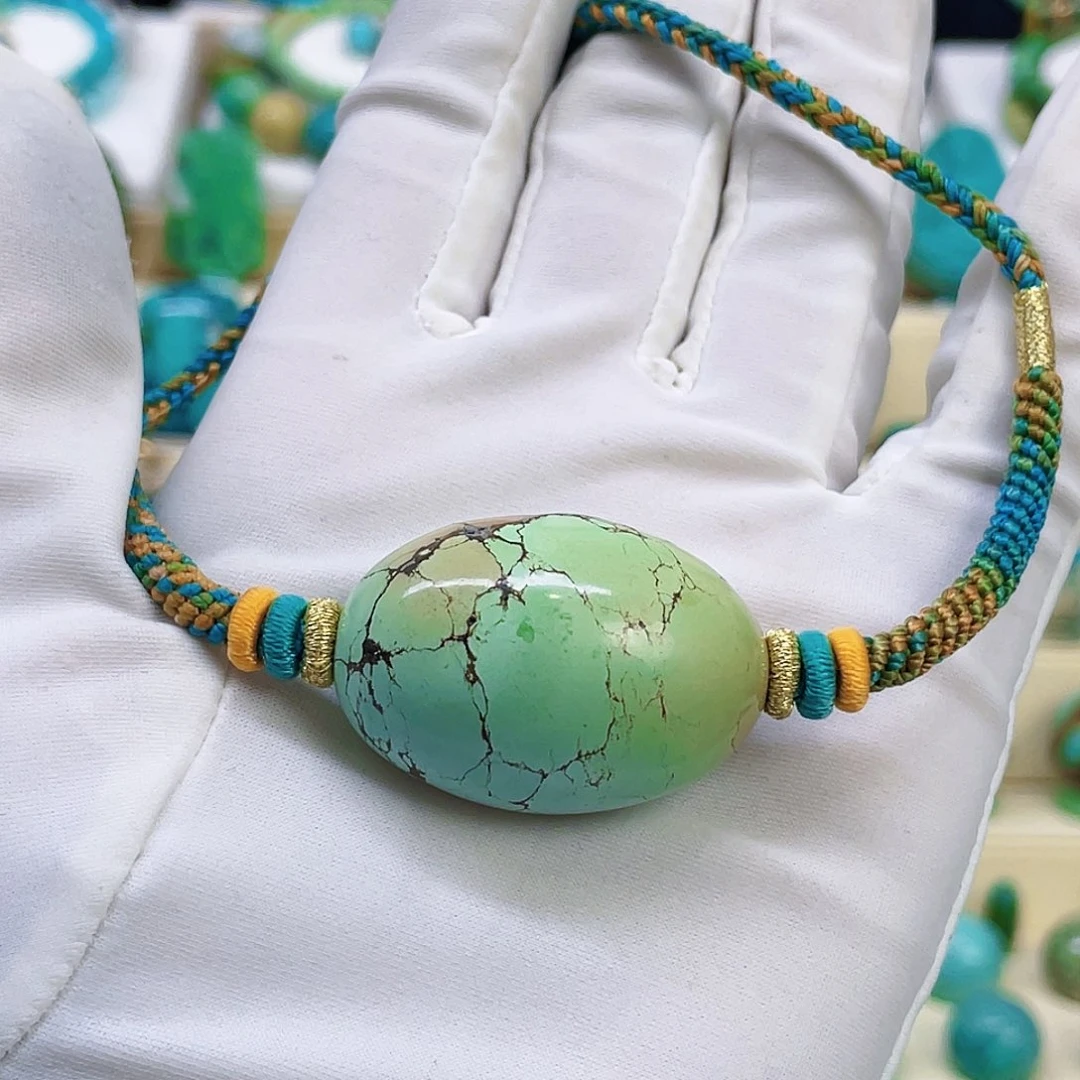 绿松石未镶嵌颈饰