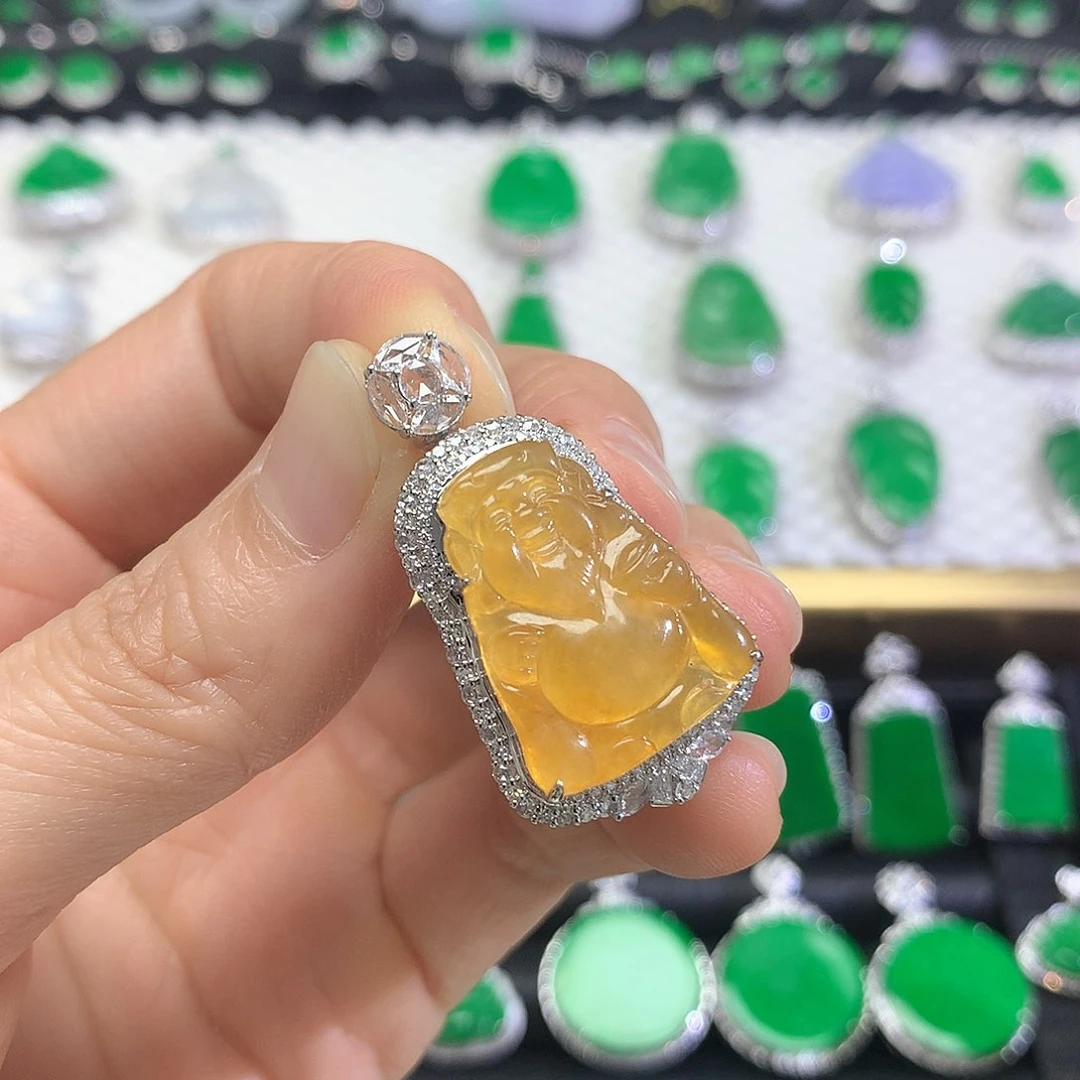 颈饰18K金镶嵌翡翠吊坠