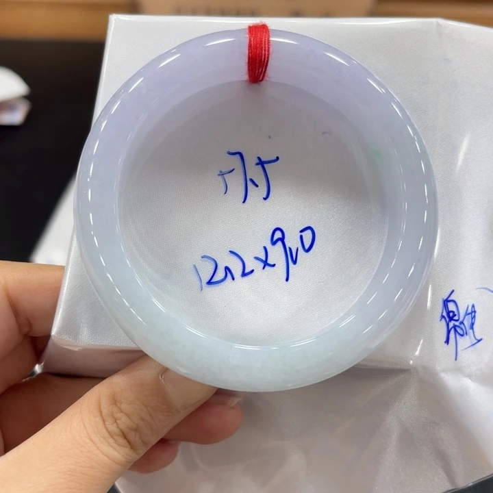 翡翠手镯未镶嵌翡翠