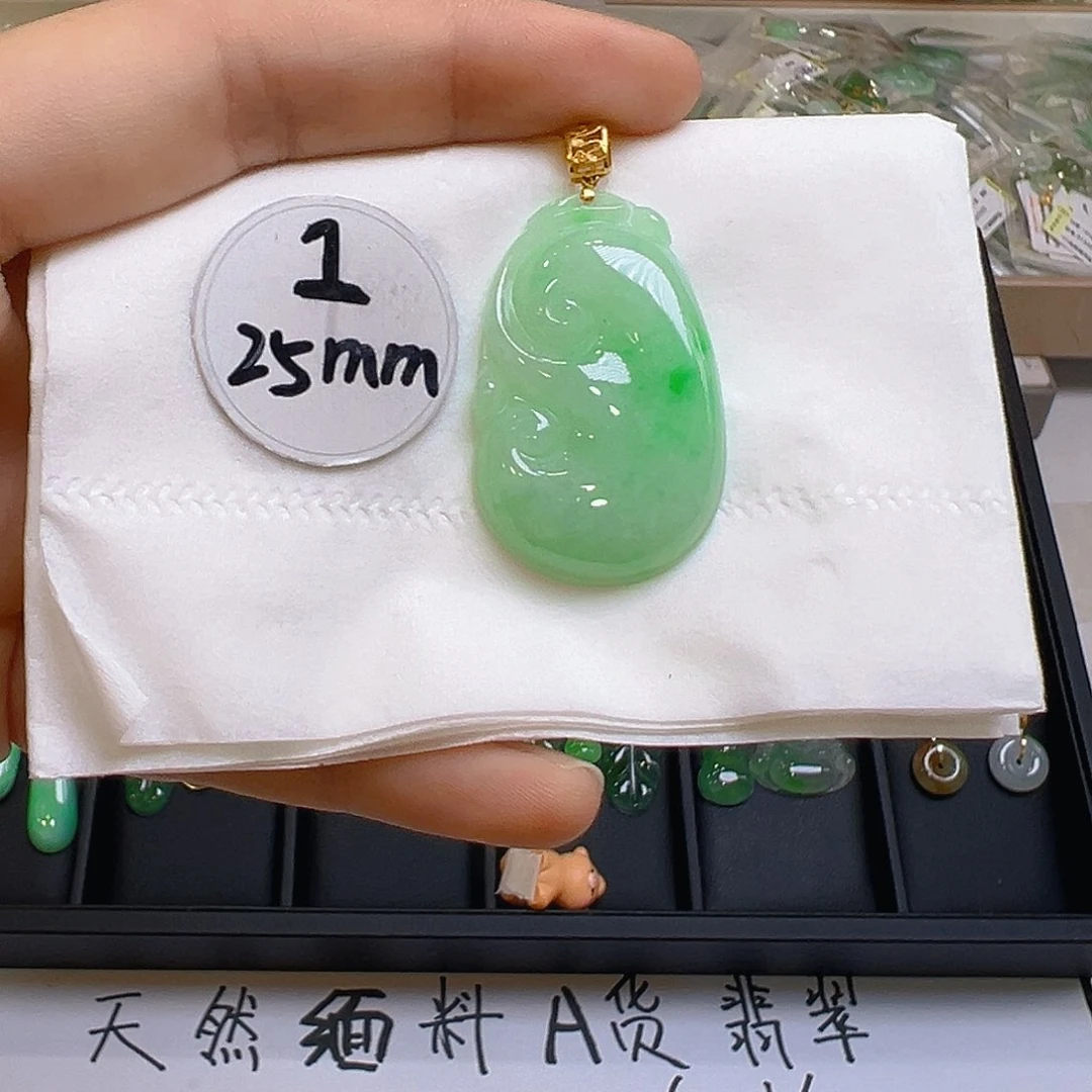 翡翠颈饰18K金镶嵌翡翠