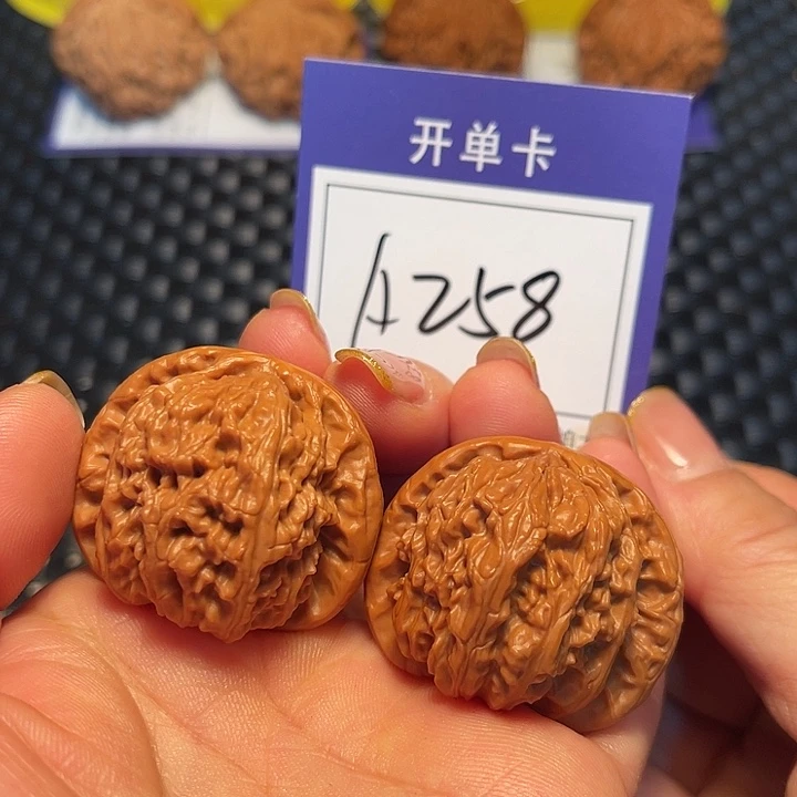 桃核把件37狮子A258