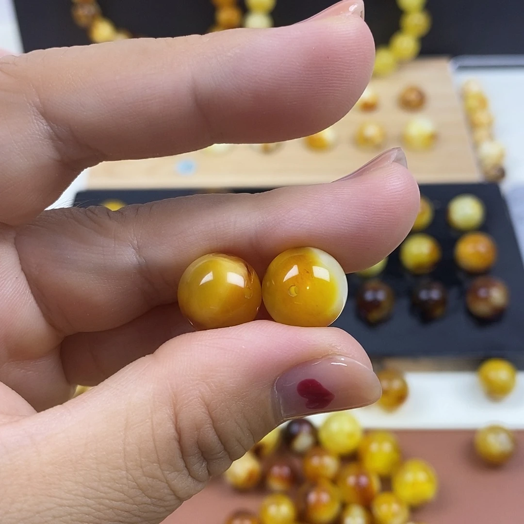 聪***未镶嵌琥珀裸石蜜蜡