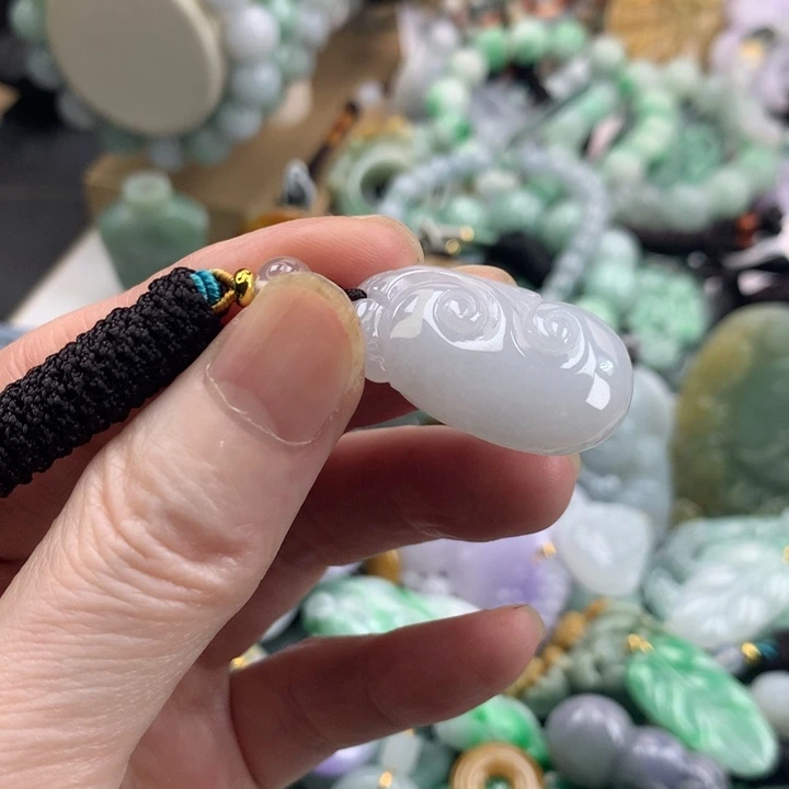 翡翠未镶嵌颈饰吊坠