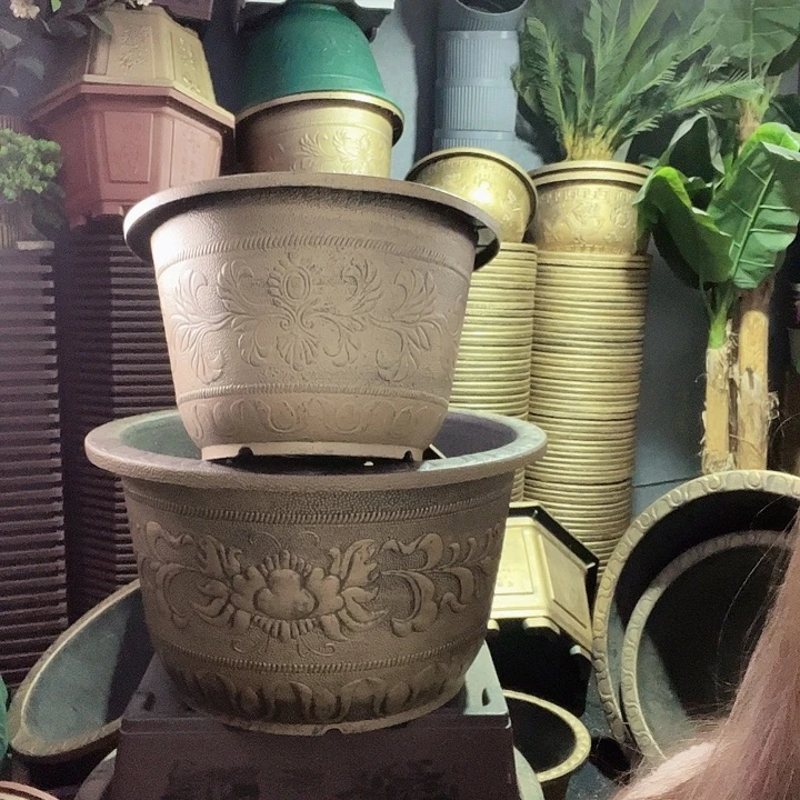 圆93五个有孔金色的