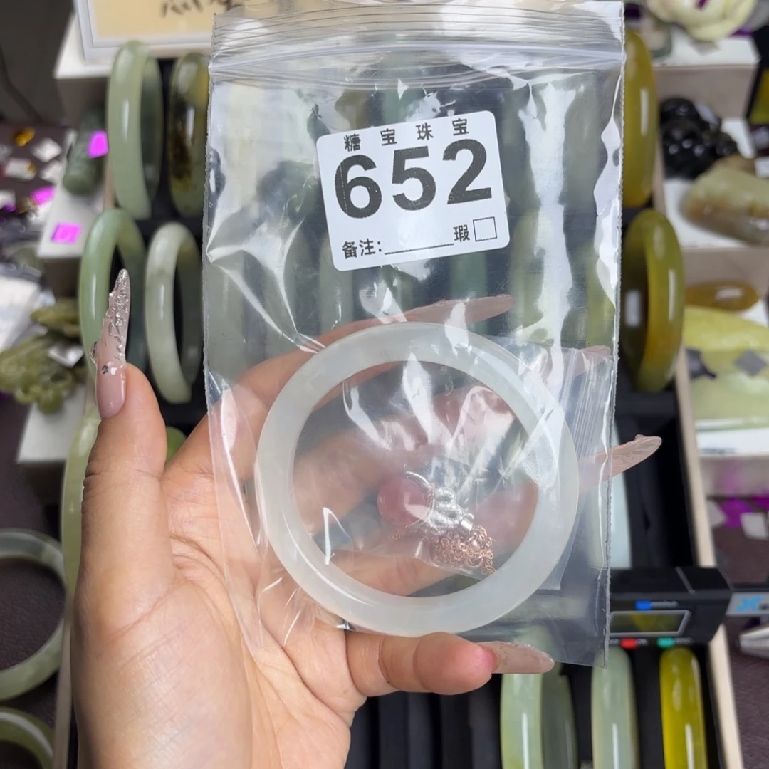 未镶嵌蛇纹石玉手镯霜***鸥