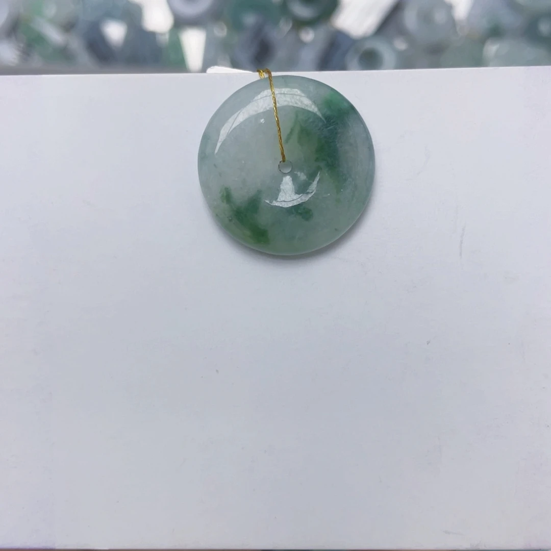 翡翠未镶嵌颈饰平安扣