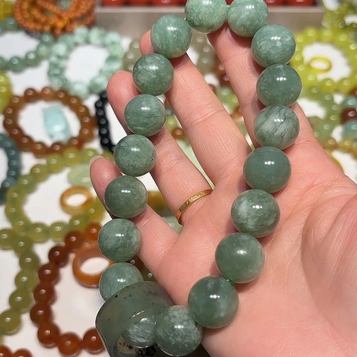 蛇纹石玉未镶嵌手持