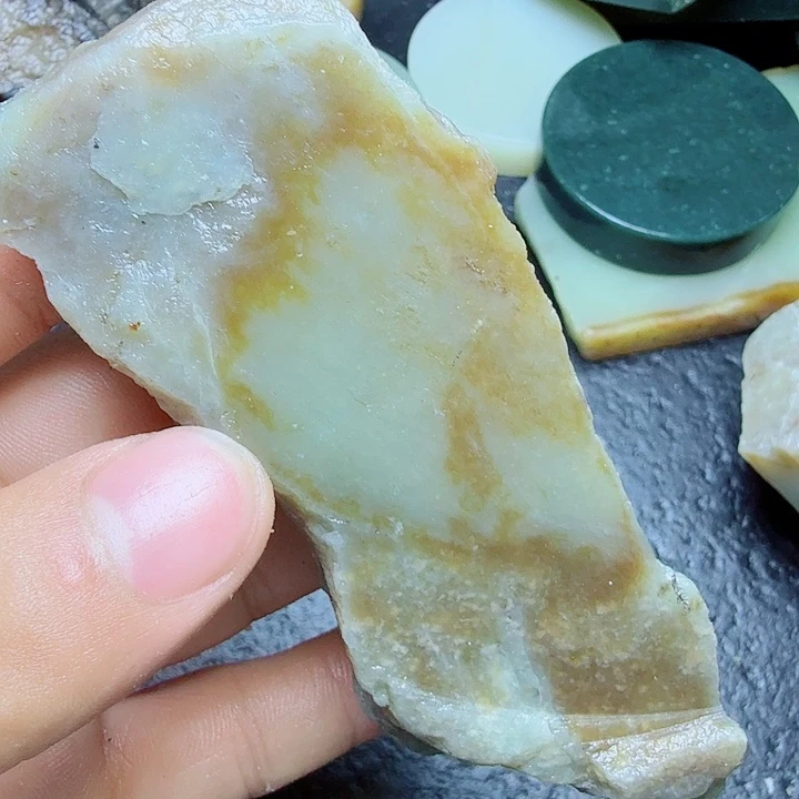 和田玉（糖玉）未镶嵌珠宝奇石