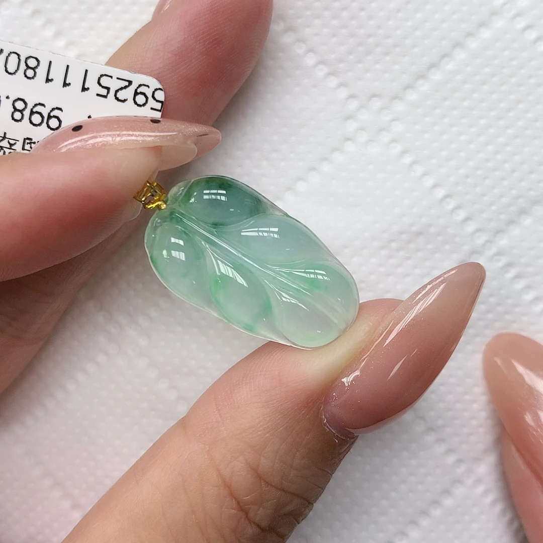 颈饰18K金镶嵌翡翠