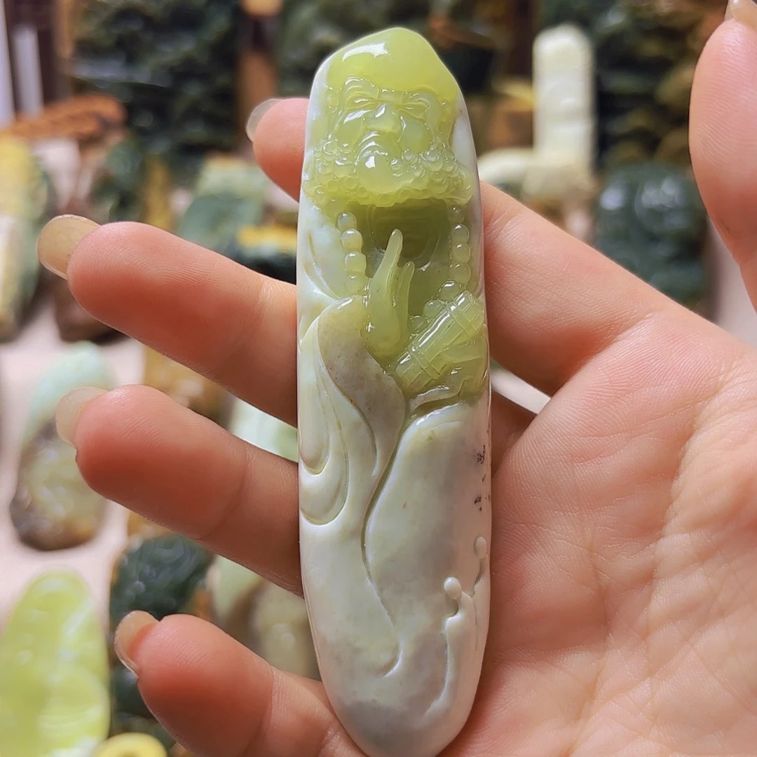 强***哥未镶嵌岫岩老玉（透闪石质玉）挂件