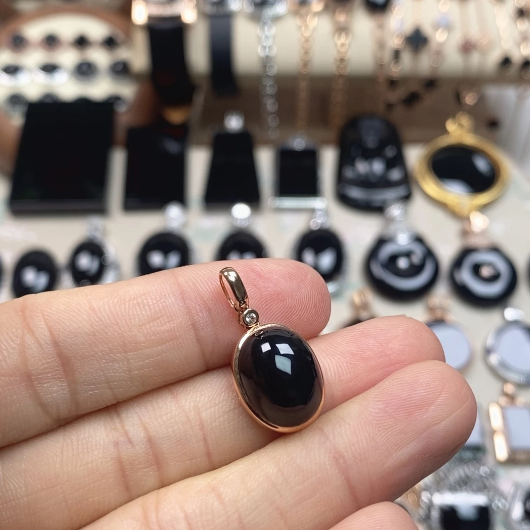 翡翠18K金镶嵌颈饰