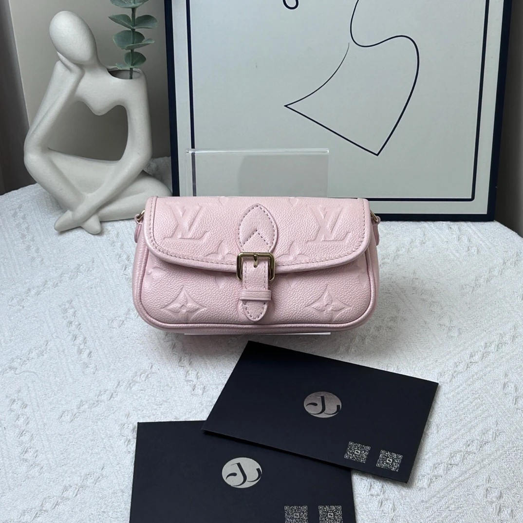 95新 LouisVuitton/路易威登 全皮粉色法棍nano 芯片款/JW8019
