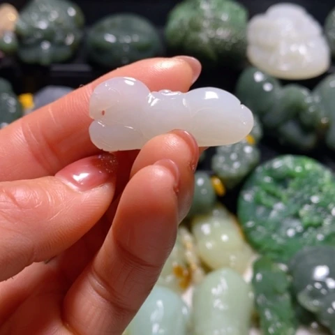 颈饰未镶嵌和田玉（糖玉）