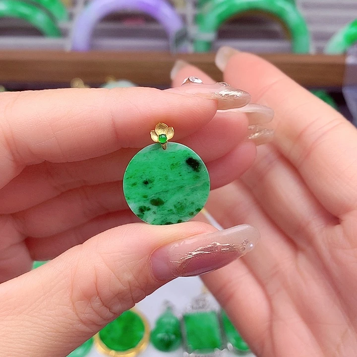 翡翠颈饰18K金镶嵌翡翠