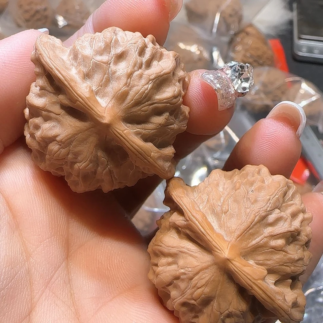 文玩核桃吊坠斯**斯42瓷娃娃