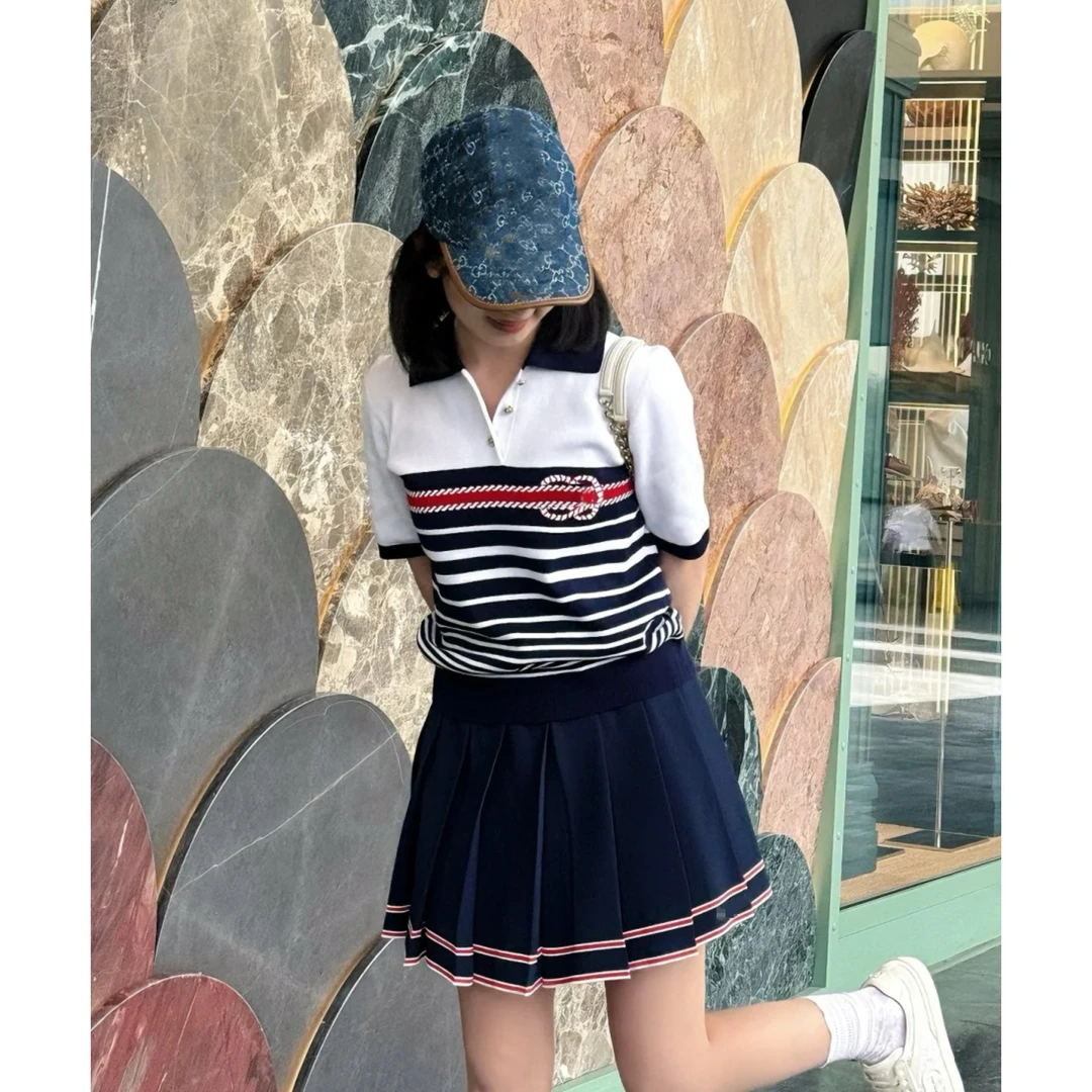 G 552：复古 经典红蓝条纹撞色POLO领三粒扣 针织短袖女夏