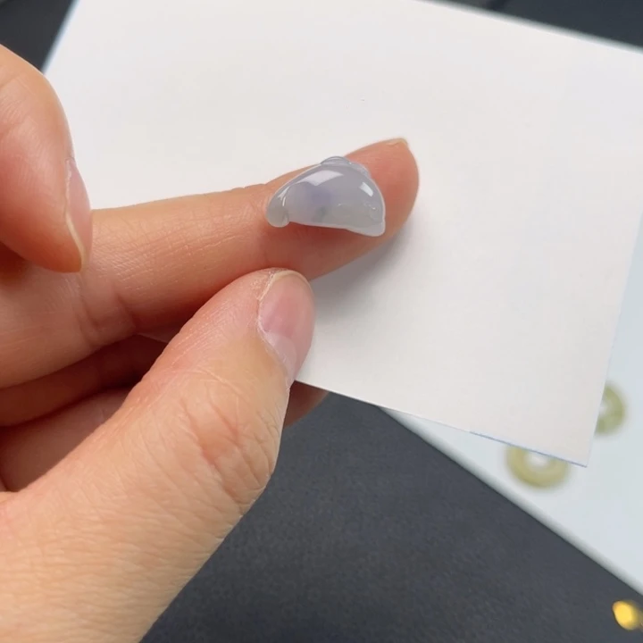 翡翠未镶嵌颈饰海豚