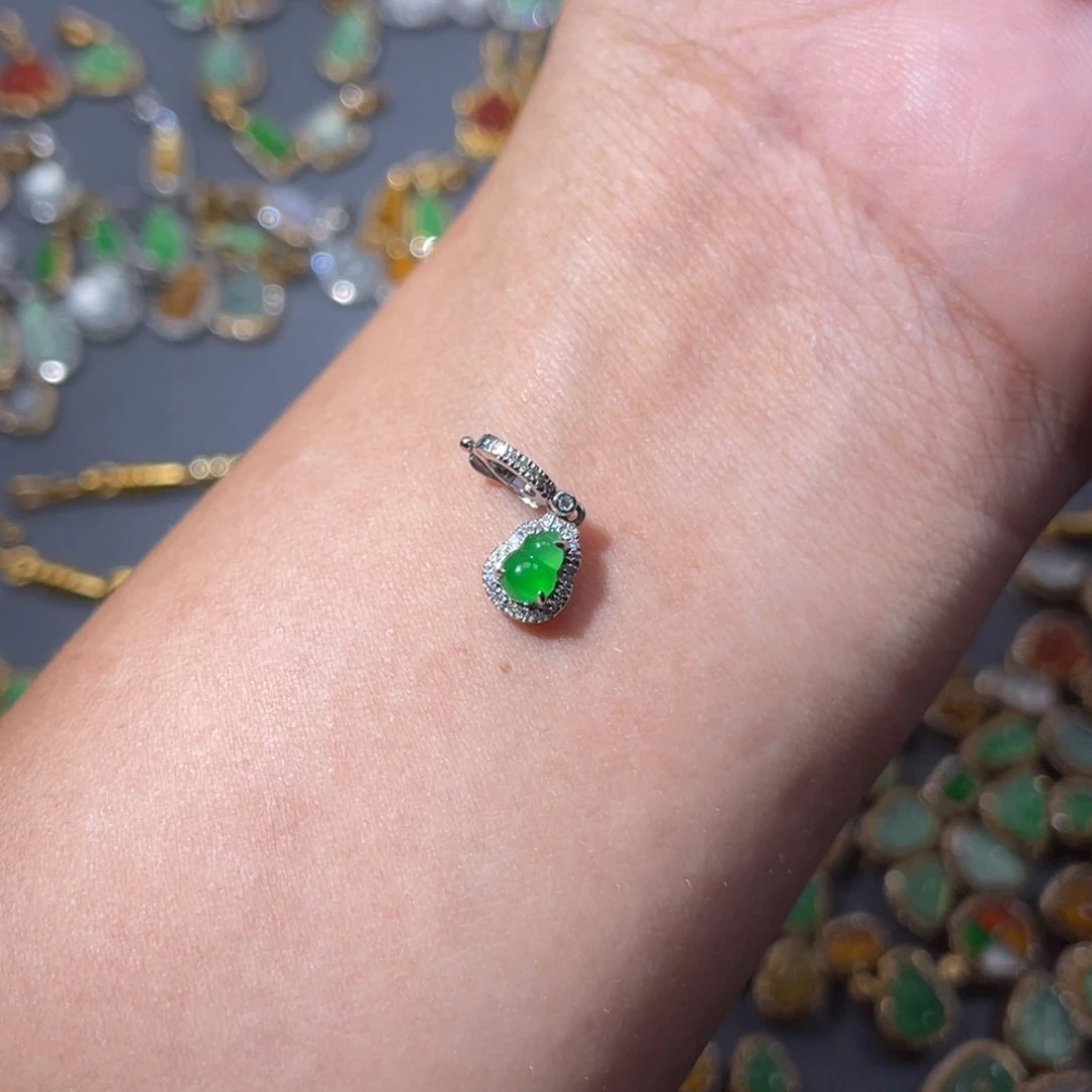 吊坠(不含链)18K金镶嵌翡翠