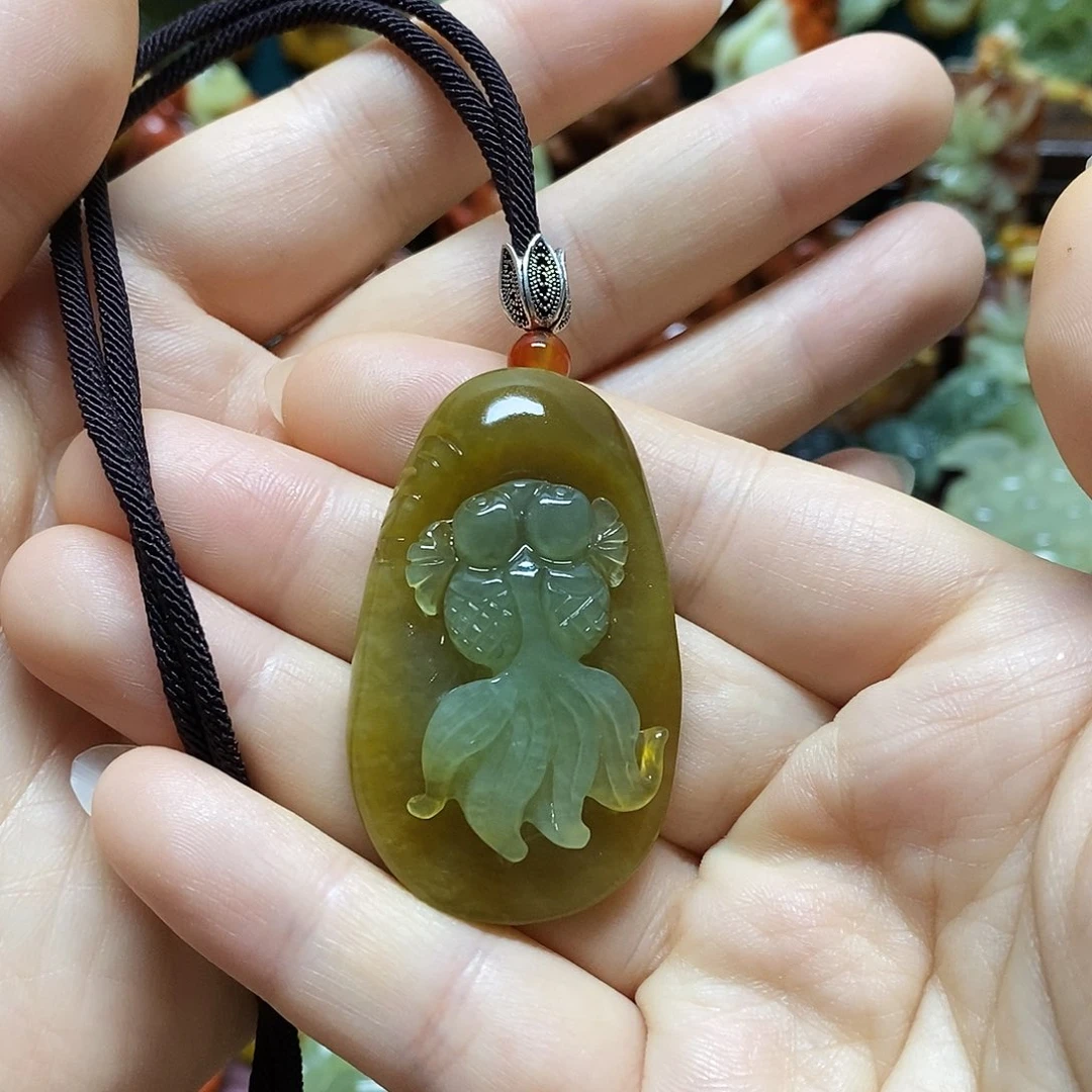 岫玉未镶嵌吊坠(赠链)