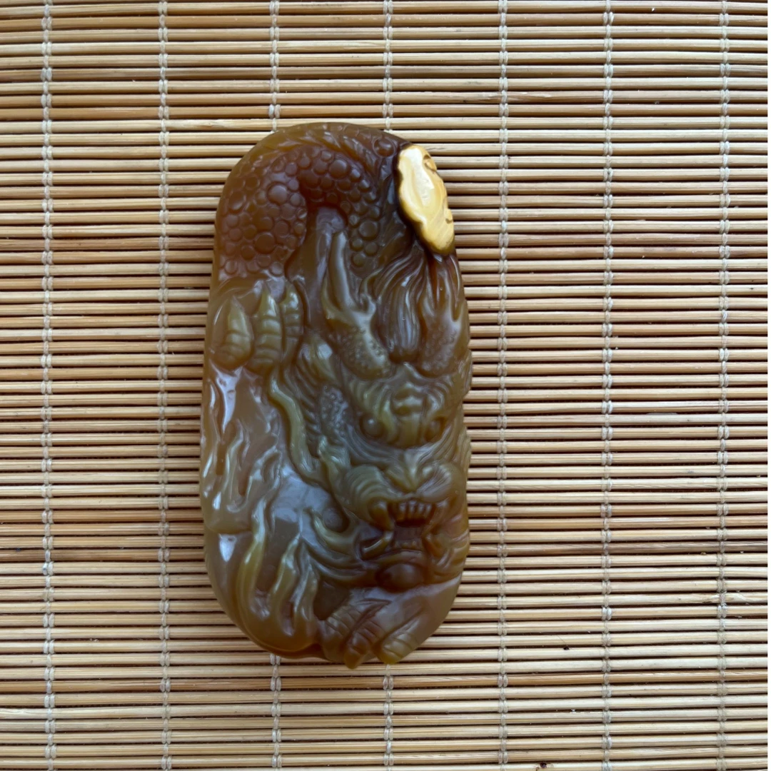 玛瑙玉髓马红龙挂件