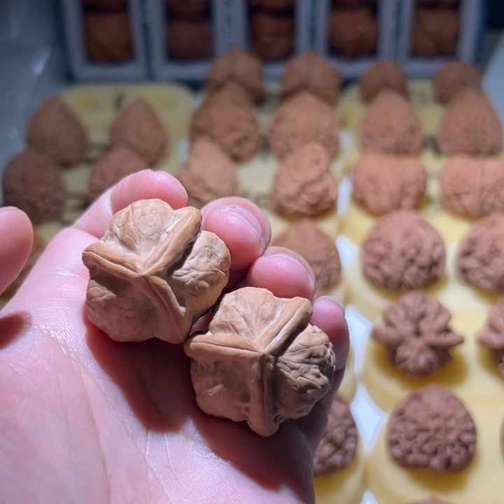 文玩核桃吊坠古蟾奔