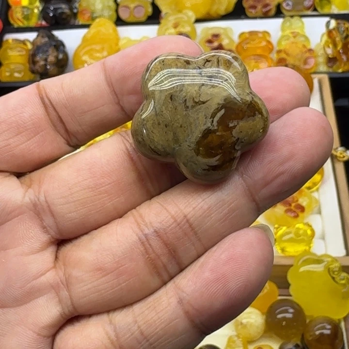 蜜蜡未镶嵌颈饰溶洞五角星
