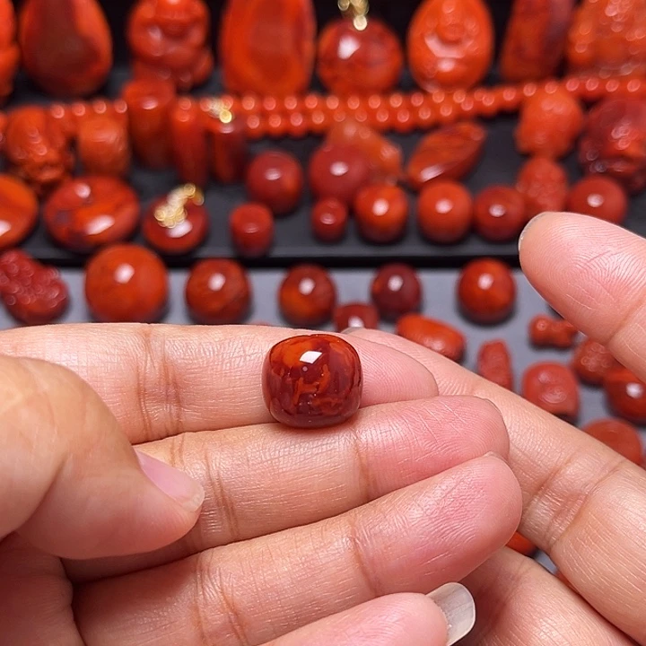 南红玛瑙未镶嵌配饰牛血火焰纹老型14mm