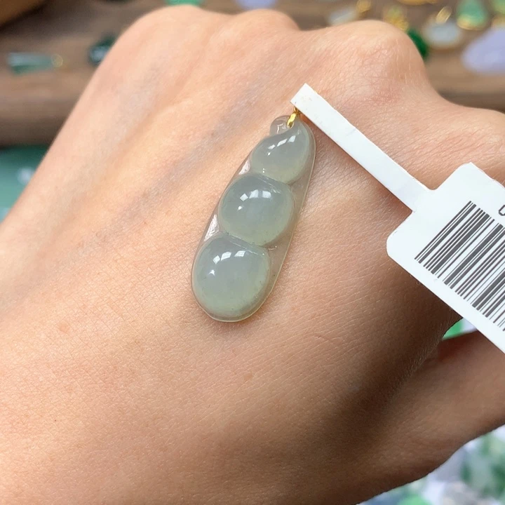 翡翠颈饰未镶嵌豆子