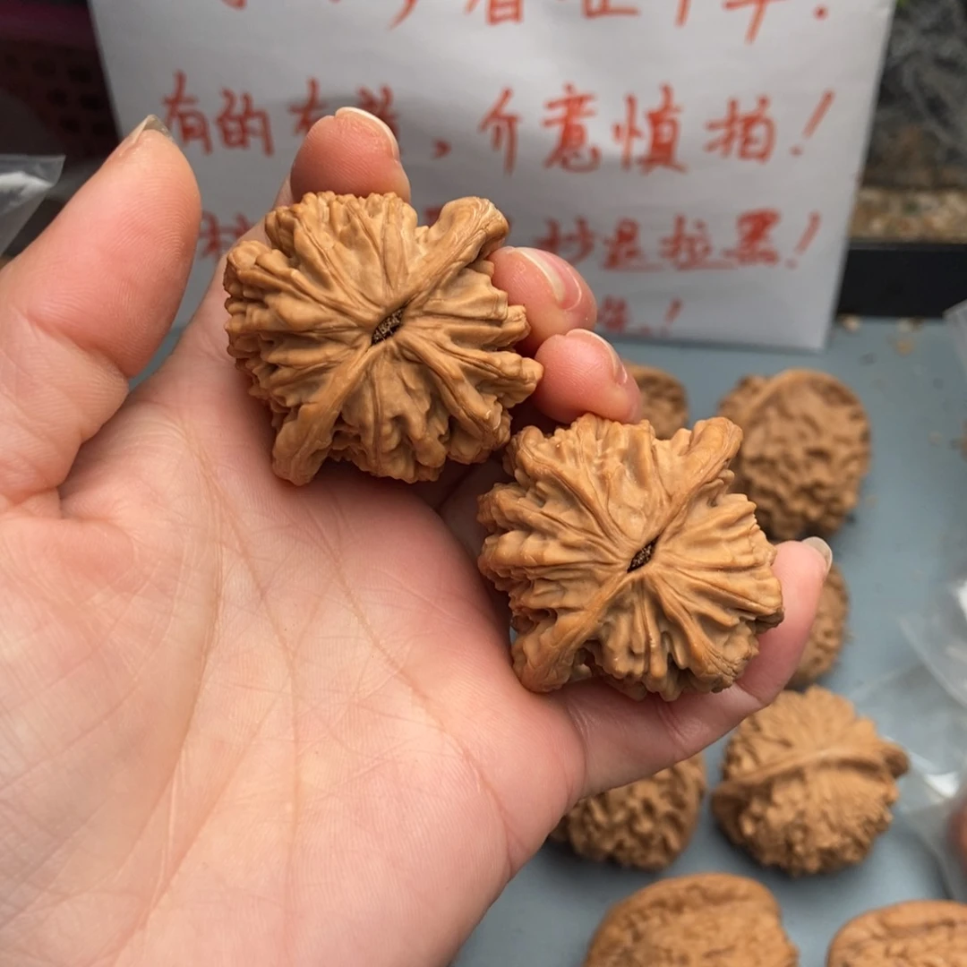 文玩核桃吊坠木**伟虎头1