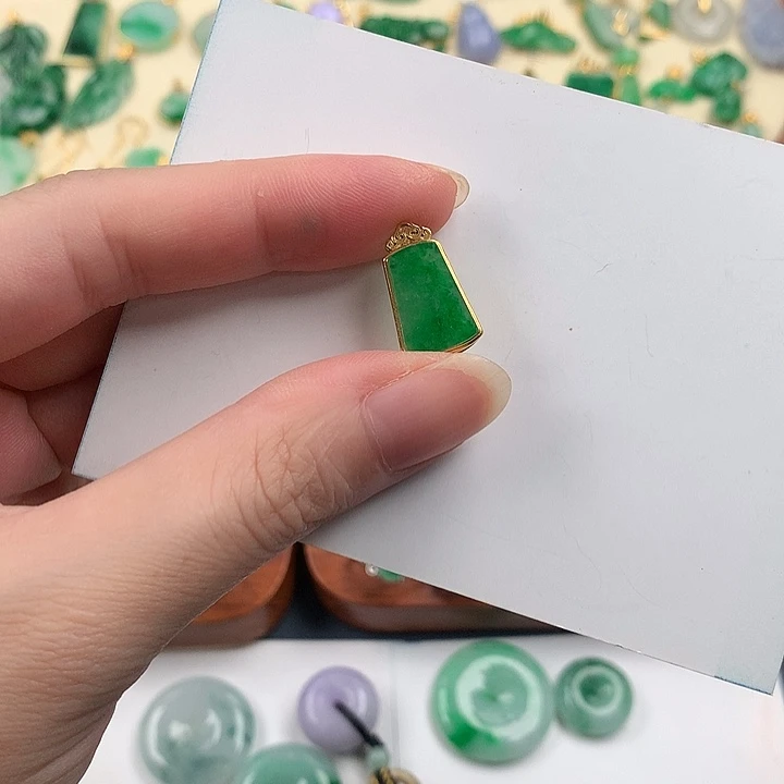 颈饰18K金镶嵌翡翠7632345677