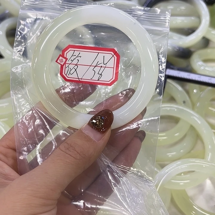 筱***雨蛇纹石玉未镶嵌手镯