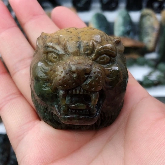 未镶嵌岫岩河磨玉（透闪石质玉）把件