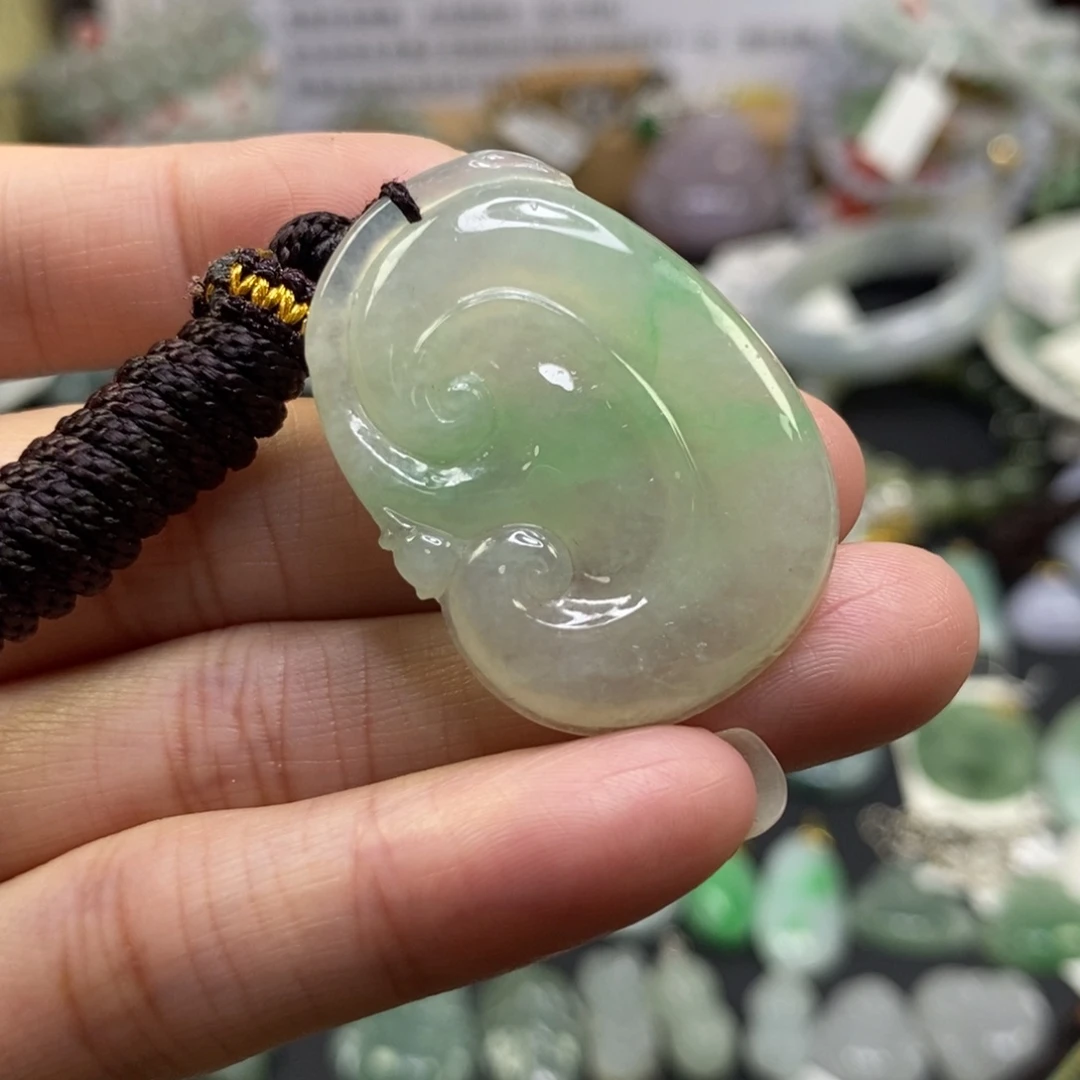 翡翠未镶嵌颈饰挂件