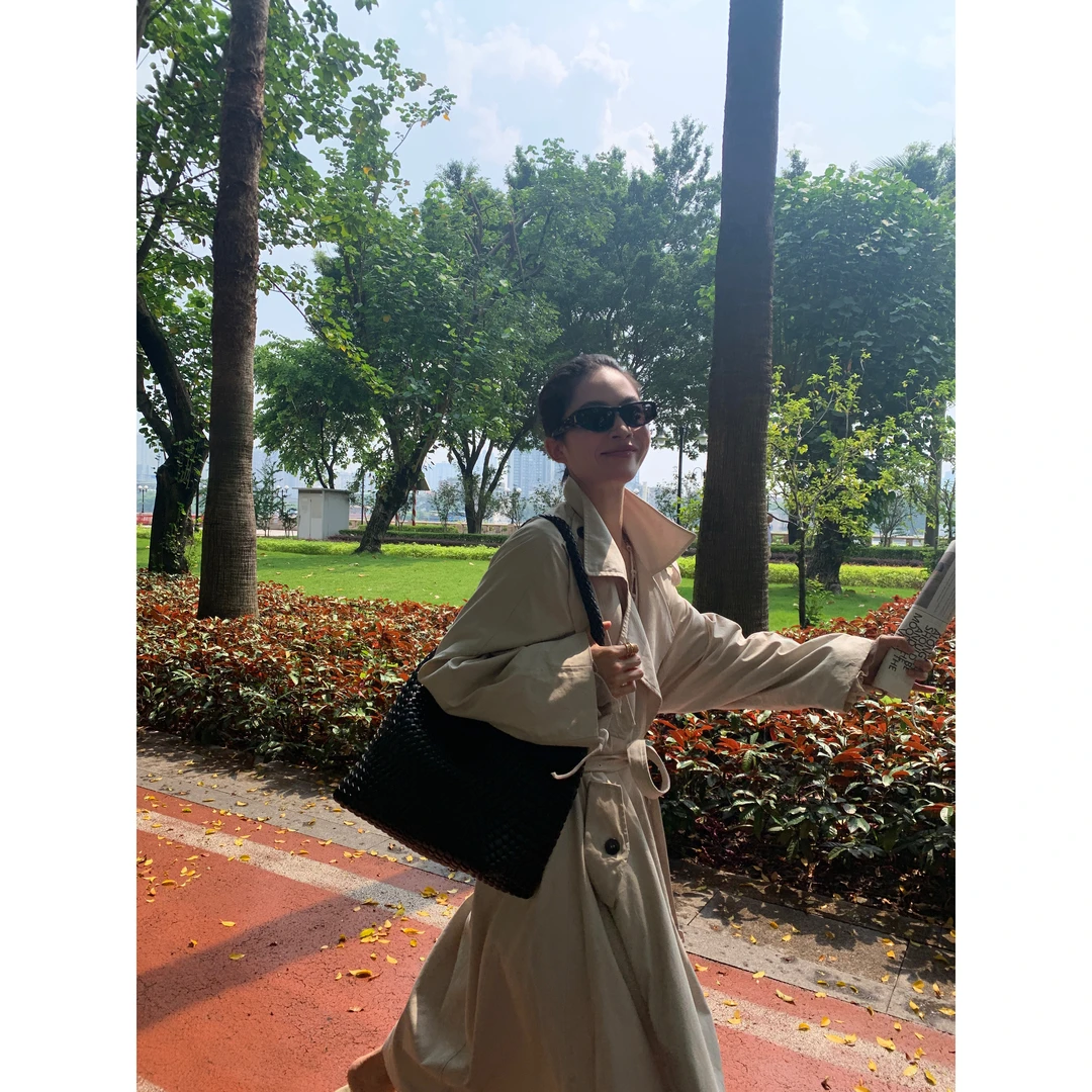 秋季新款断码捡漏.长款气质收腰设计感肩头风衣5058