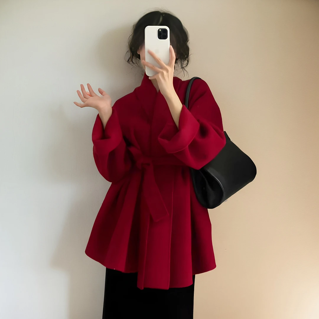 法式小香风酒红色外套女2025秋冬加厚赫本风系带短款斗篷毛呢大衣