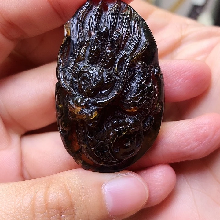 匆***年未镶嵌琥珀裸石抚顺琥珀雕刻龙