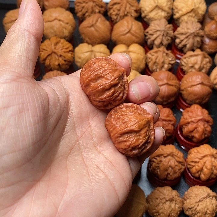 文玩核桃吊坠龙脊