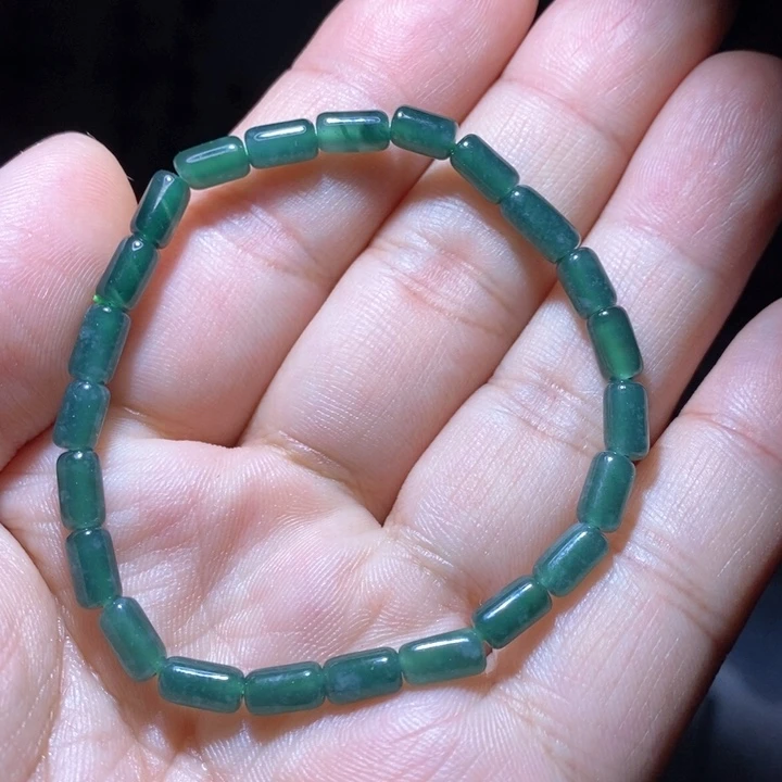 翡翠颈饰未镶嵌手串