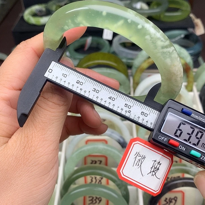 蛇纹石玉未镶嵌手镯330