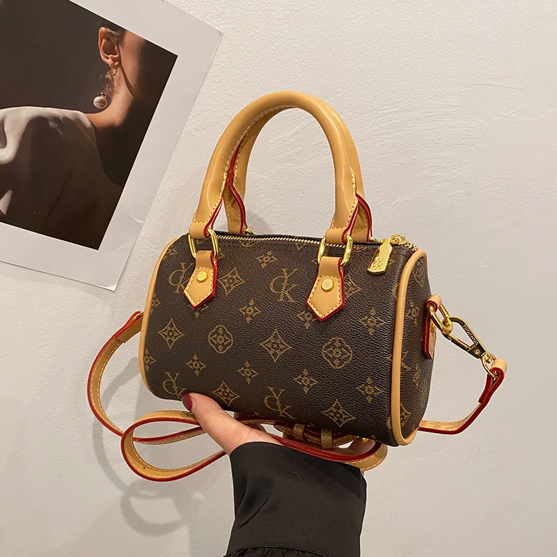 今年流行迷你小包包女2025春季新款手提枕头包百搭超火单肩斜挎包