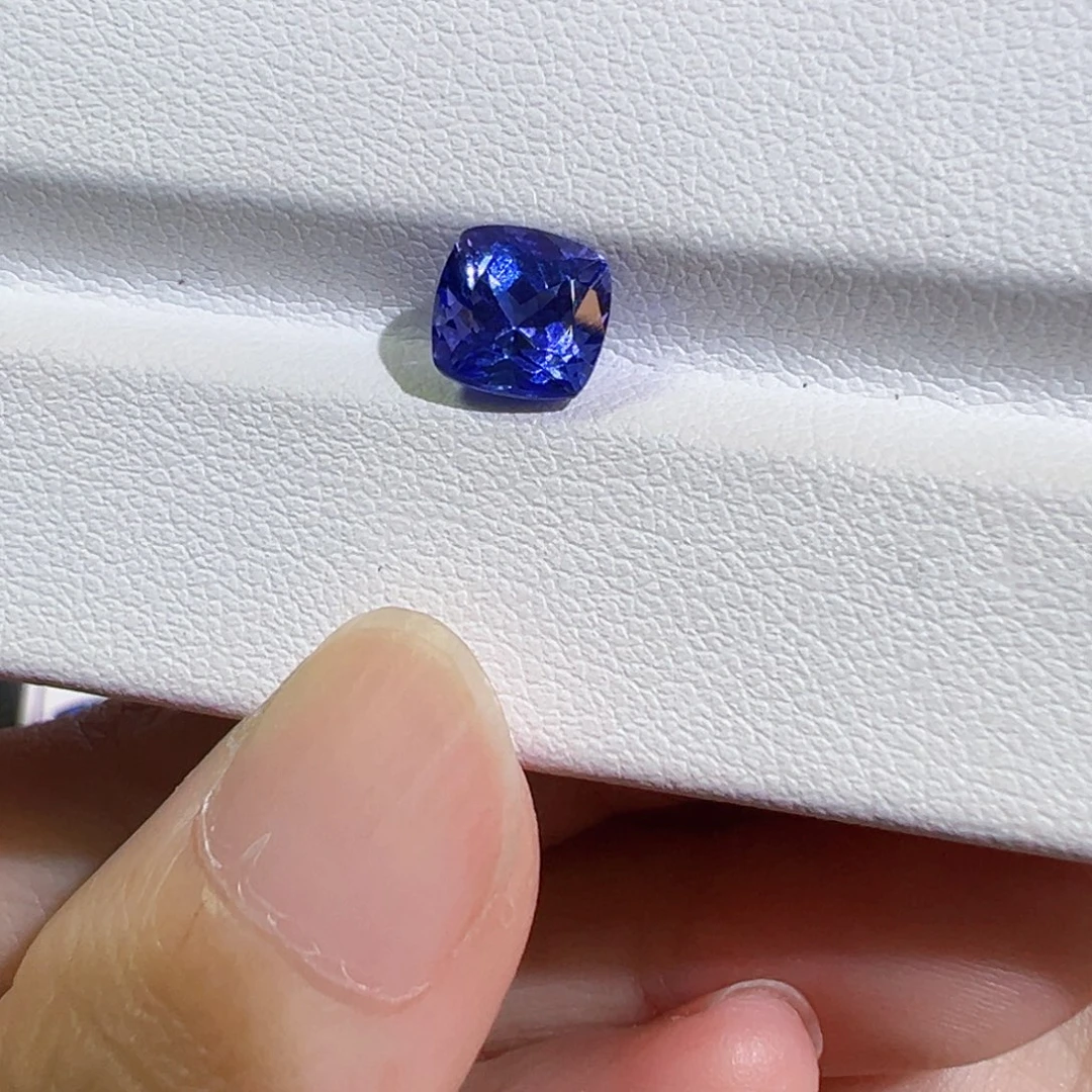 未镶嵌珠宝半成品坦桑石2.2ct4A