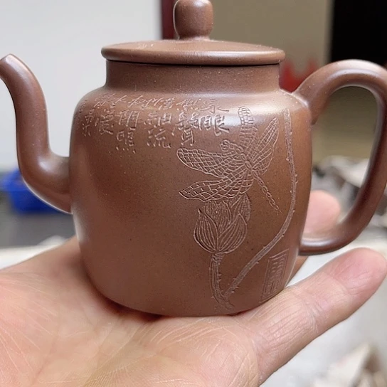 紫砂茶壶是的……是个