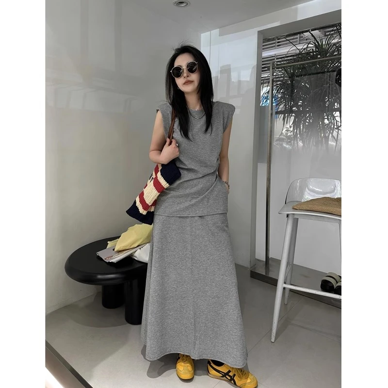 慵懒松弛感休闲灰色套装女夏季运动风简约无袖上衣宽松半裙两件套