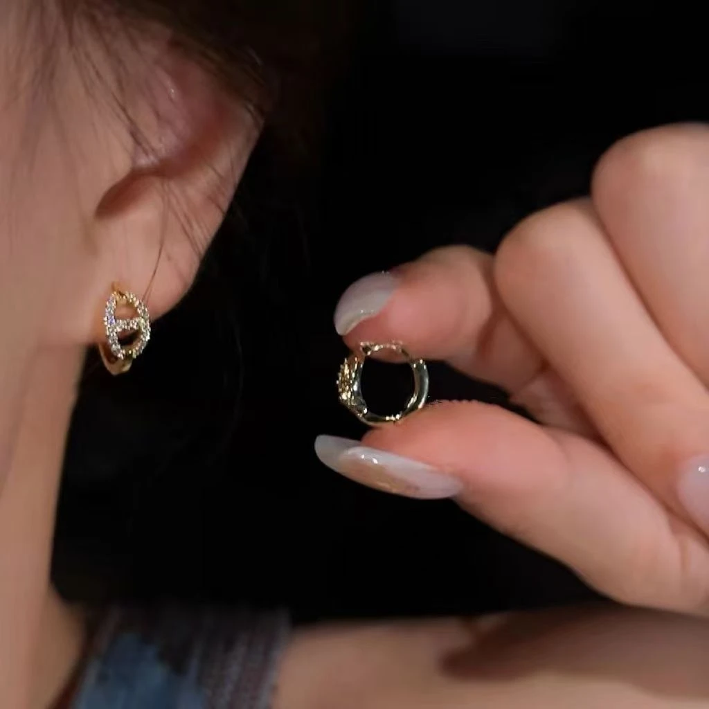 实验室培育钻石18k小巧精致猪鼻子爆款高级感轻奢耳骨小耳垂耳扣