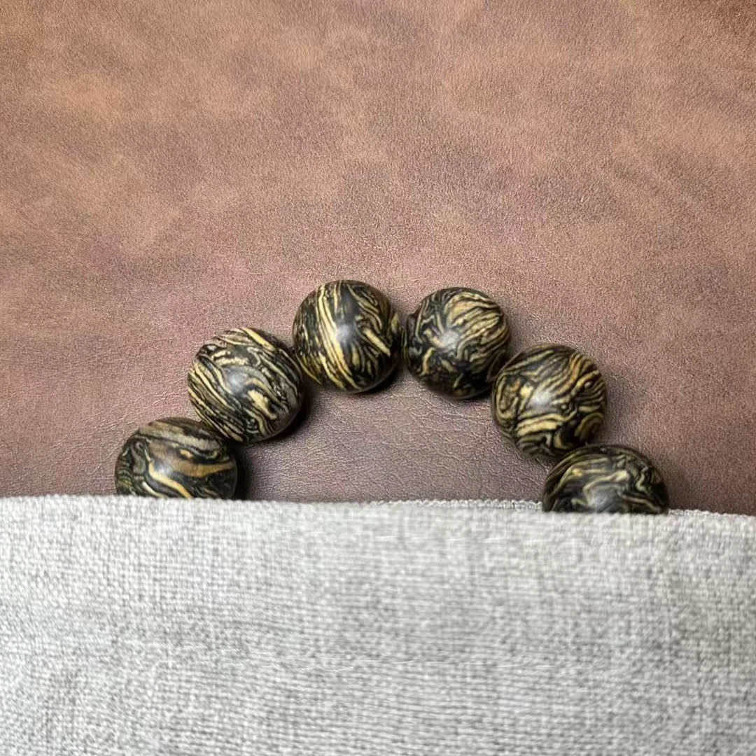 2.0*12颗满留疤手串