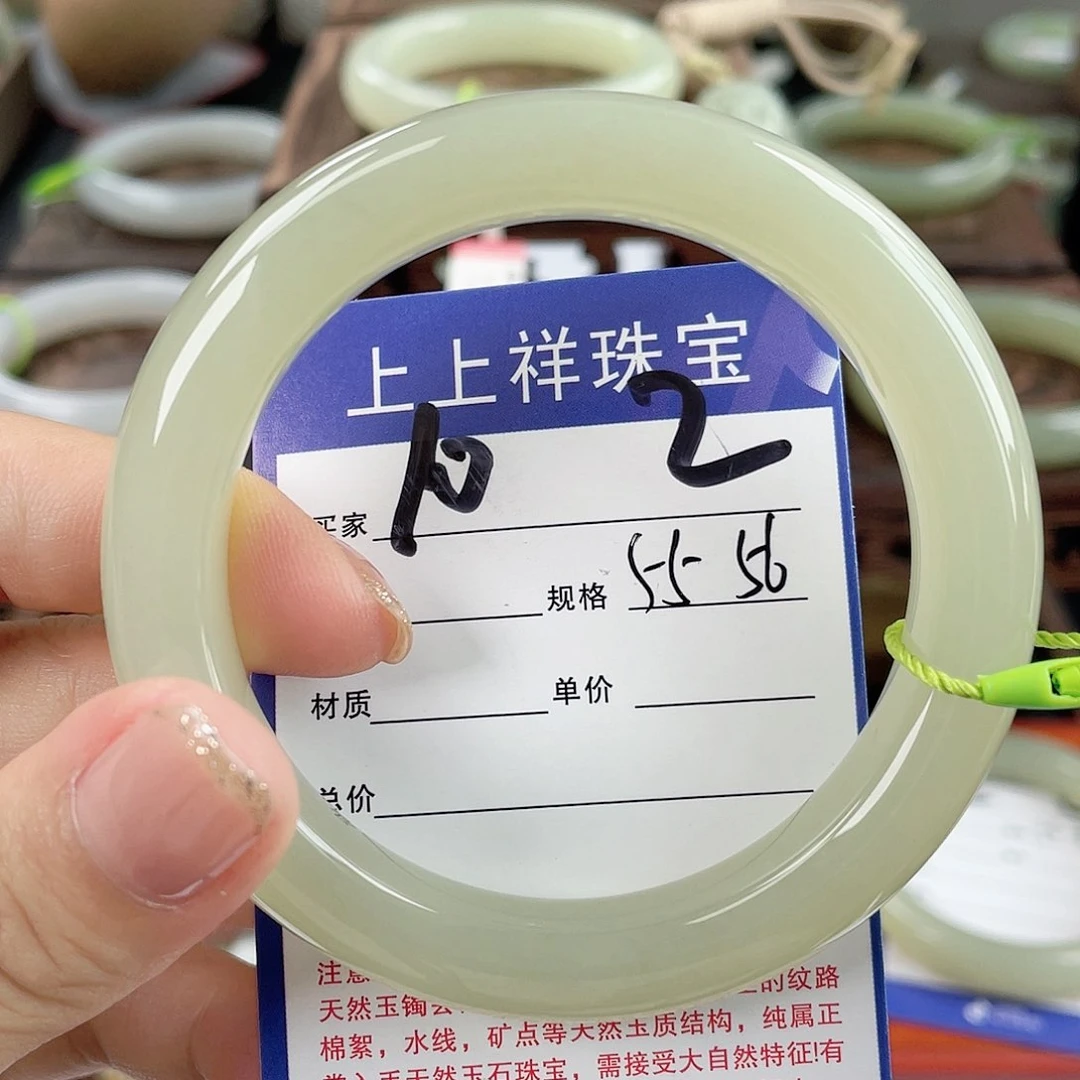 和田玉手镯未镶嵌