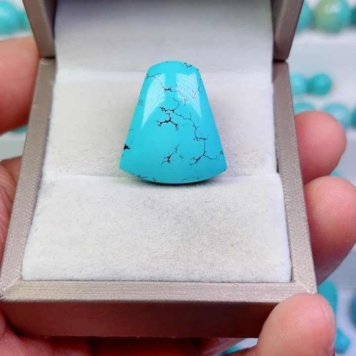 问***师绿松石未镶嵌珠宝奇石