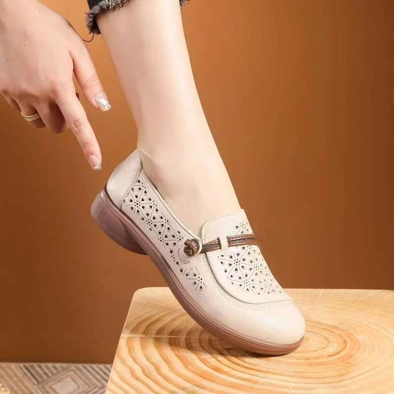 2025新款中老年软底妈妈鞋夏季透气防滑镂空洞洞鞋凉鞋中老年鞋