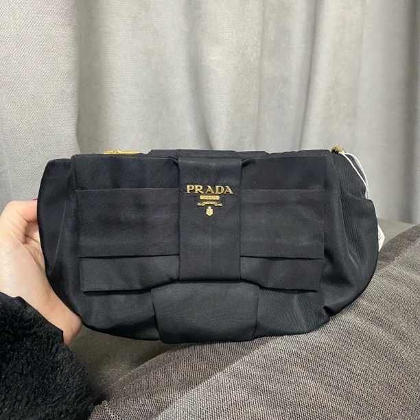 95新 Prada/普拉达 兔兔奢Q/普拉达黑金手拿/250214095