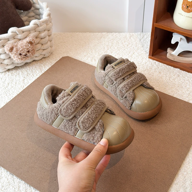 儿童加绒休闲鞋2025冬季新款男童百搭户外女童软底防滑轻便运动鞋